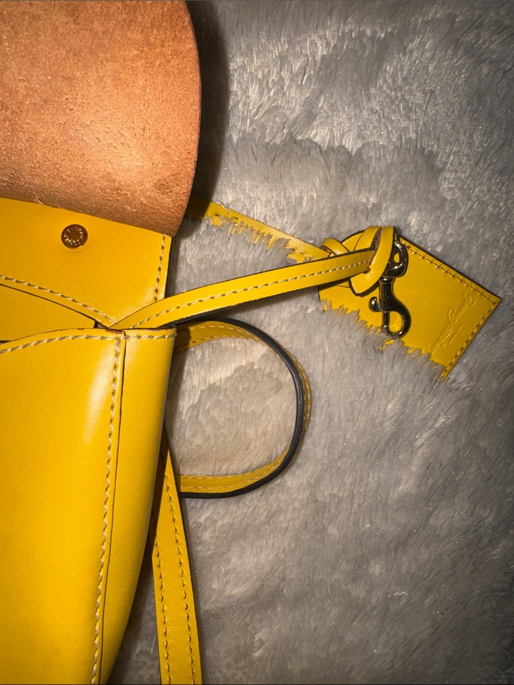 Dooney & Bourke-Yellow Leather Crossbody Shoulder Bag - Classic Women Bag - Picture 5 of 6